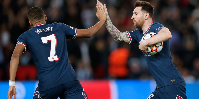 Early days together at PSG: expectations, clash of stars