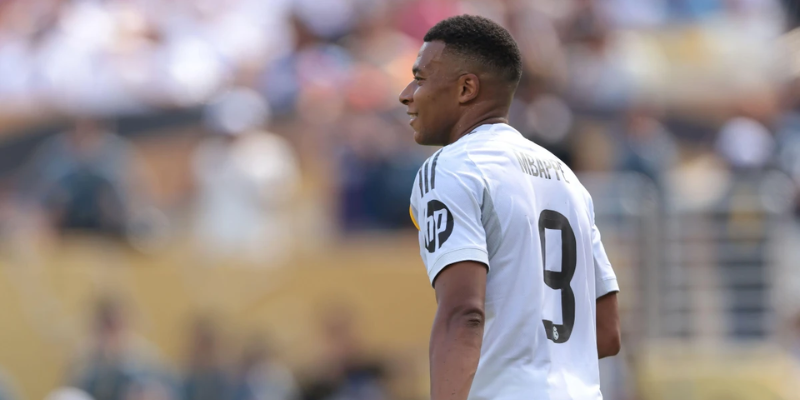 Why Mbappé wore number 9 at first